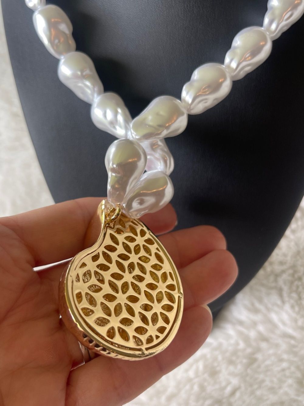 House of Harlow 1960 White Baroque Pearl Necklace w/ Gold Shell Pendant 20” + 3” - Picture 7 of 10